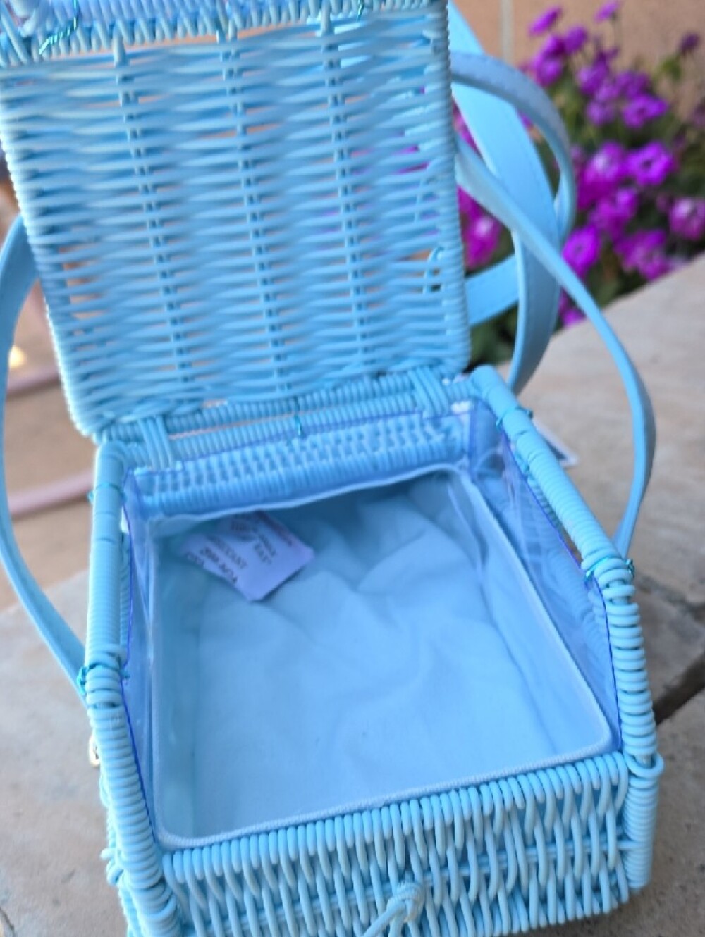 Viral Tommy Bahama Baby Blue Wicker Jeep Handbag....🚙 beep beep!! 😍 - Picture 4 of 6